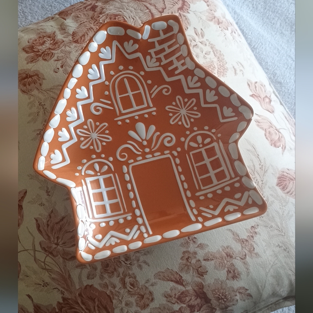 Set Of 2 Gingerbread House Decorative Melamine Dishes